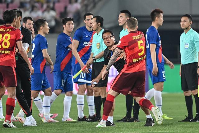 本泽马差点重返里昂，愿意无偿为旧东家效力